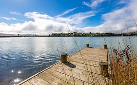 Waterfront Bach - Raglan Bach
